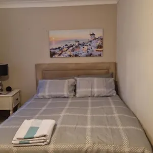 apt-yvonnehut.cambridgehotelsuk.com/